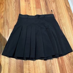 pleated skirt black